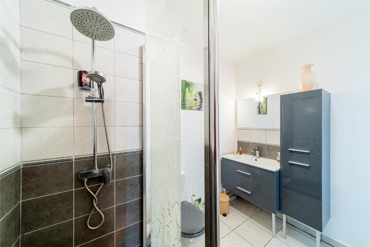 Appartement T2 - Sainte-Clotilde - Wifi - A la Nuitée Extérieur photo